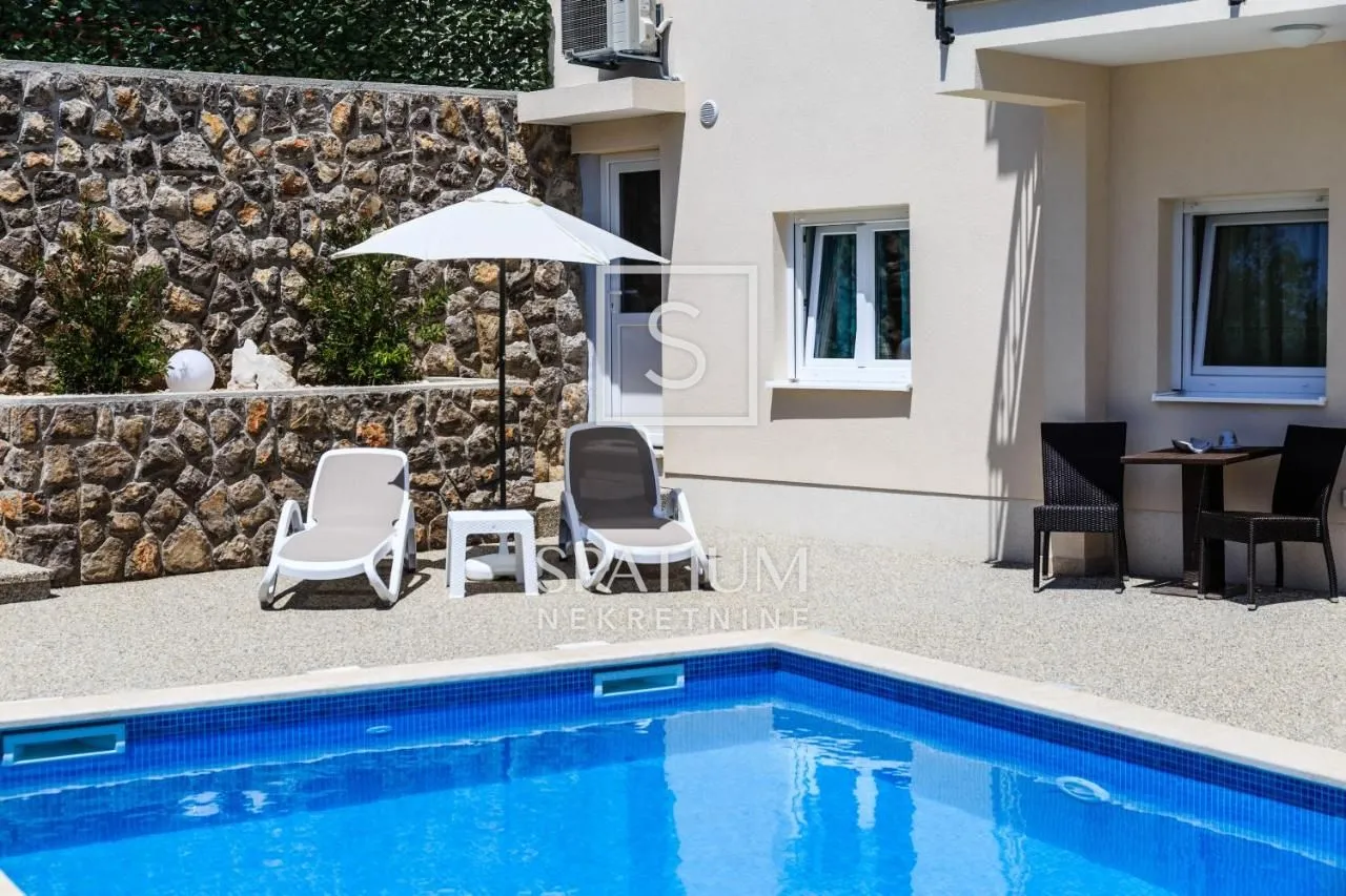 ika, predivna vila s apartmanima i bazenom - slika 20