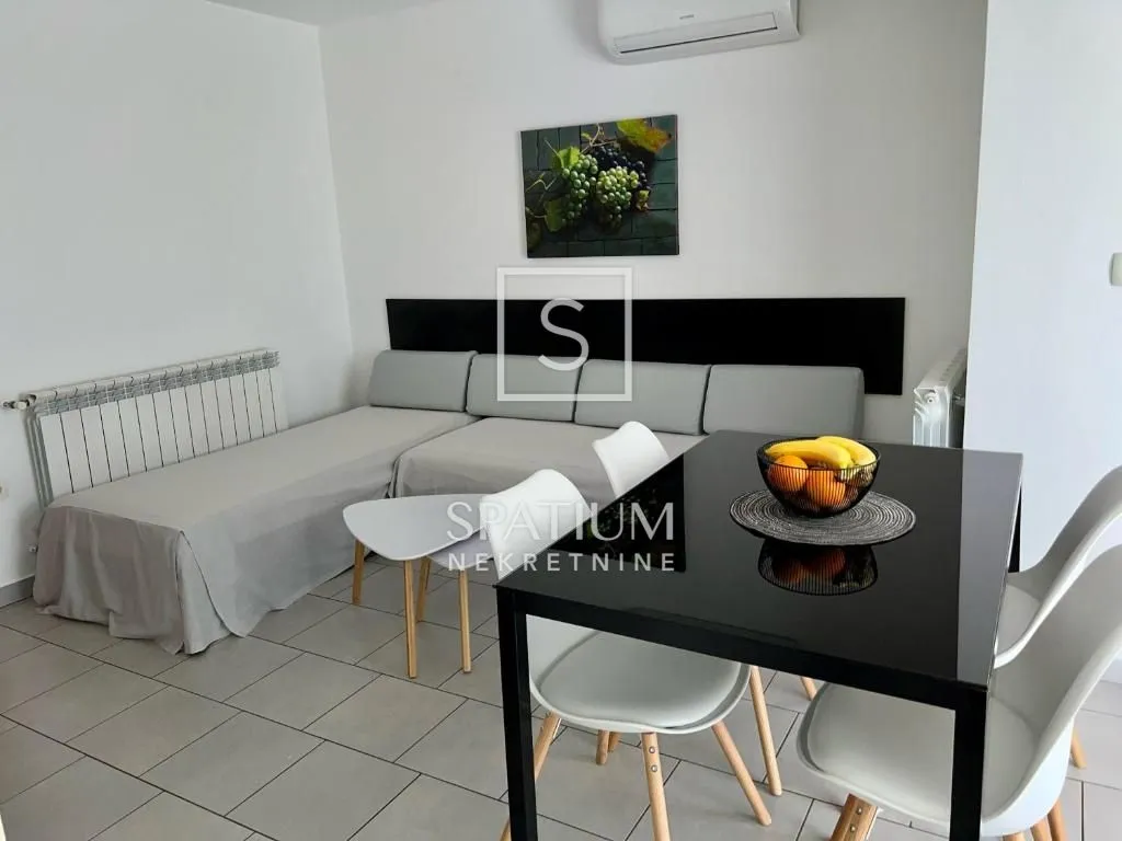 labin, kuća s bazenom, konobom i garažom - slika 16