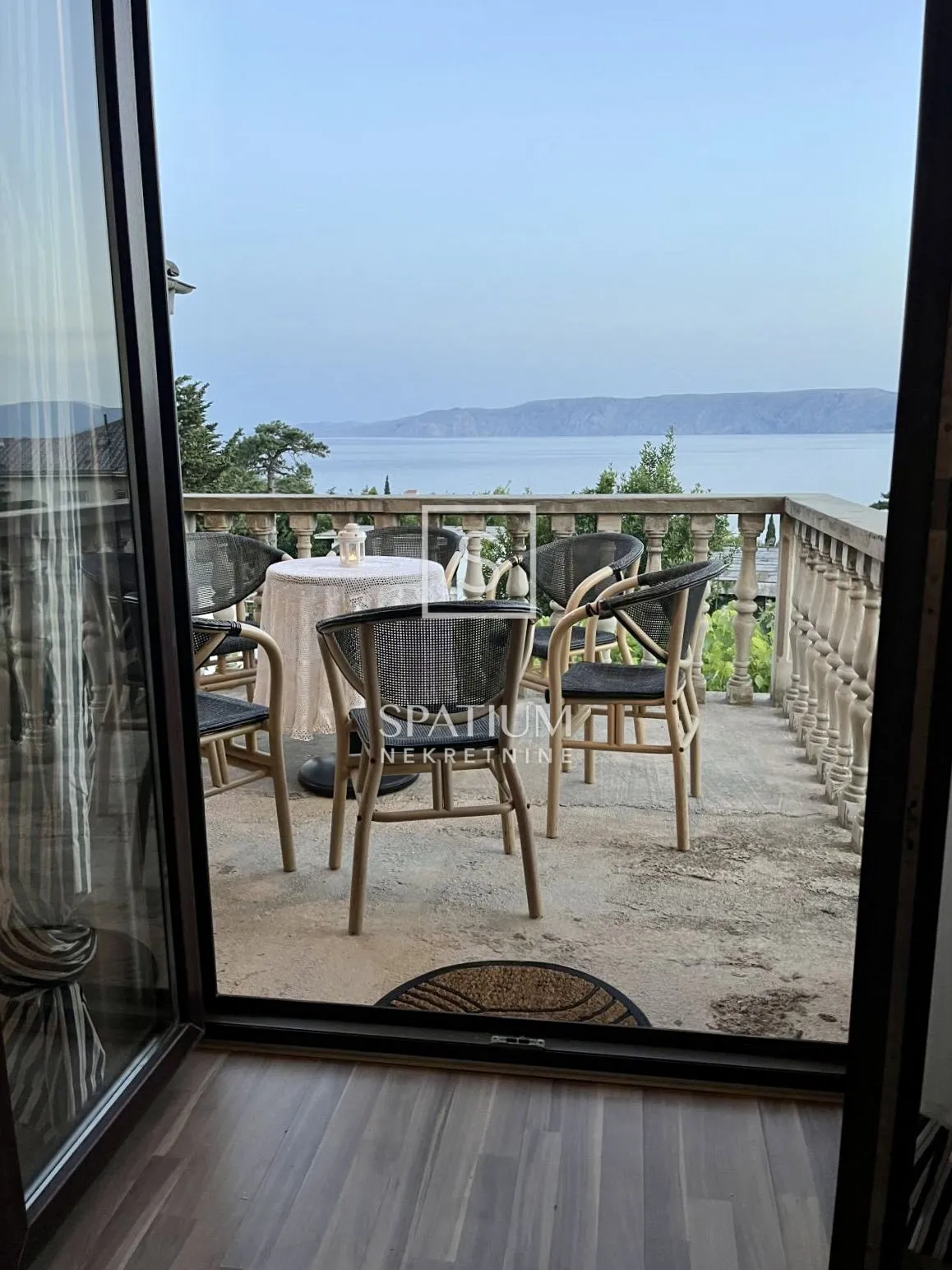 novi vinodolski, dvoetažni stan udaljen 150 metara od mora i plaže - slika 13