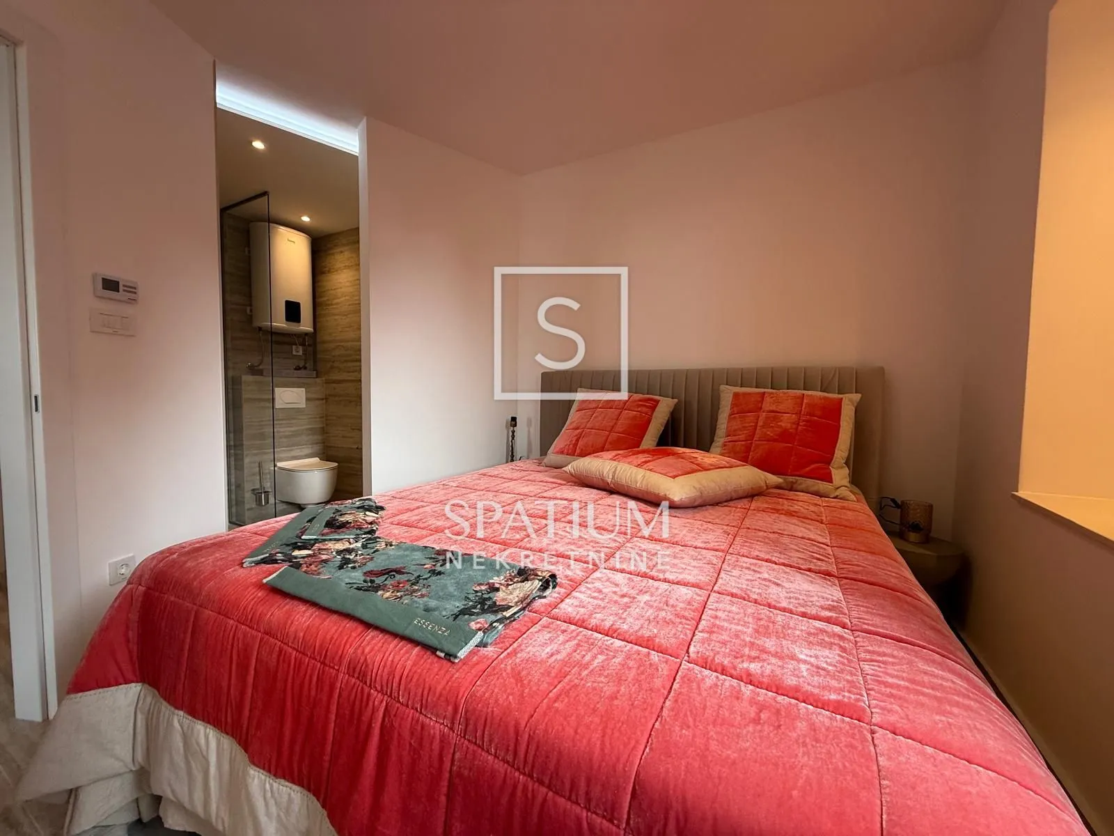 podmurvice, kuća s pet stanova i odvojenim studio apartmanom - slika 15