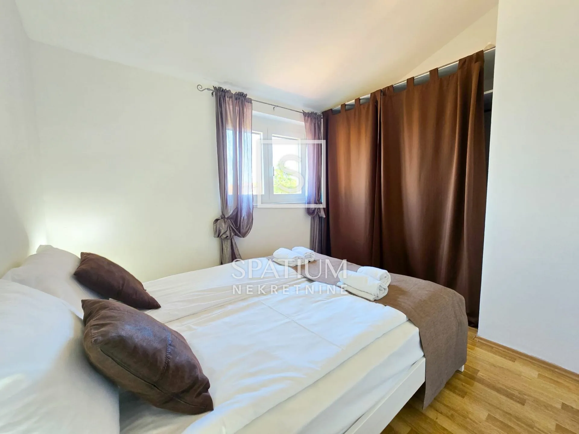 poreč, trosobni stan s pogledom na more - slika 11