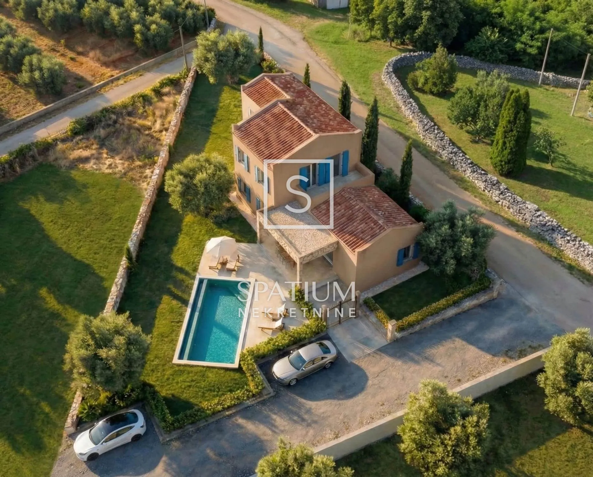 Labin, Samostojeća Kuća S Bazenom
