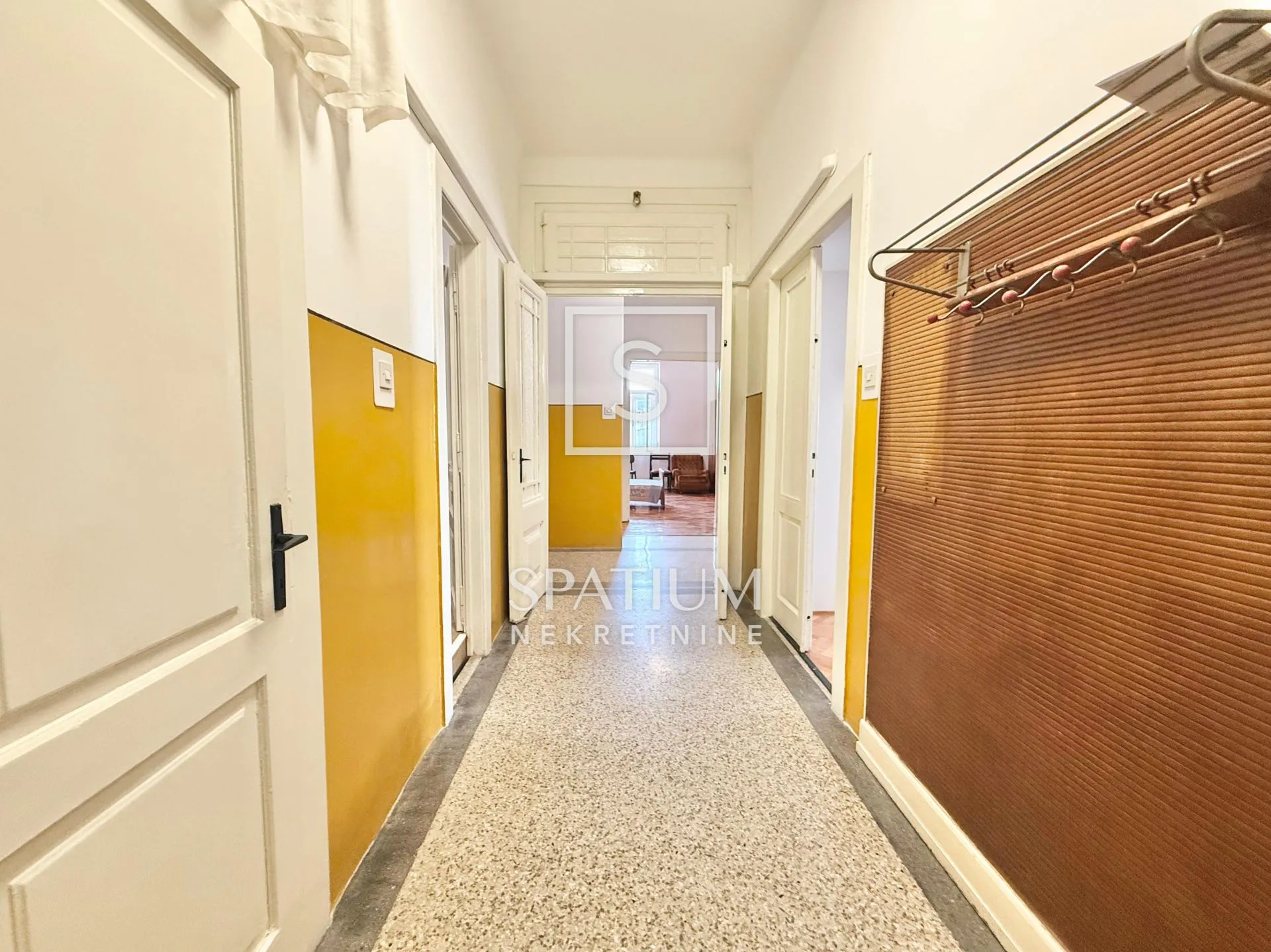 rijeka, centar, veliki stan u održavanoj zgradi - slika 15
