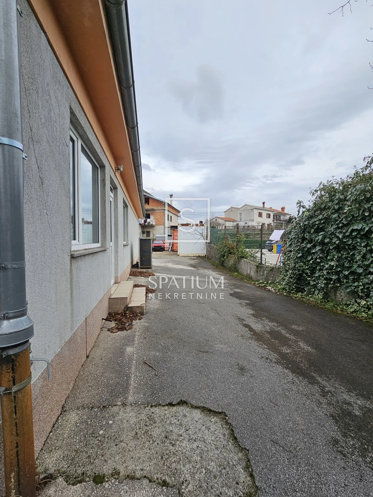 kastav, poslovni prostor s halom i 3000m2 okoliša - slika 5