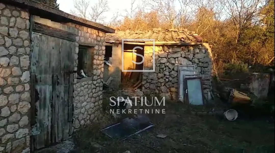 Otok Krk, Kras, Oranica S Gospodarskim Objektom - Kras, Dobrinj