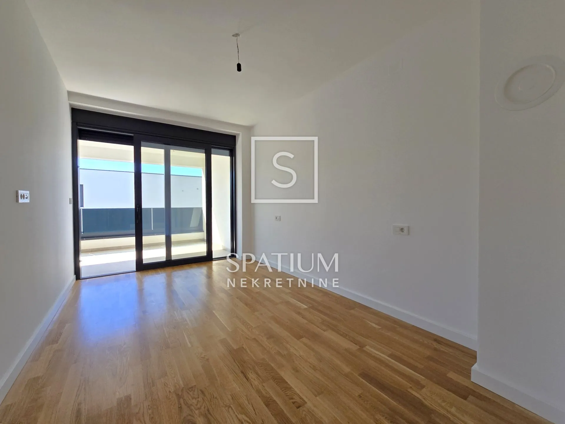 otok krk, grad krk, luksuzni dvoetažni apartman s bazenom - slika 7
