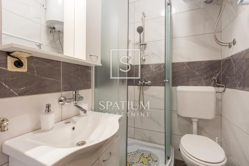 poreč, kuća s pet apartmana - slika 17