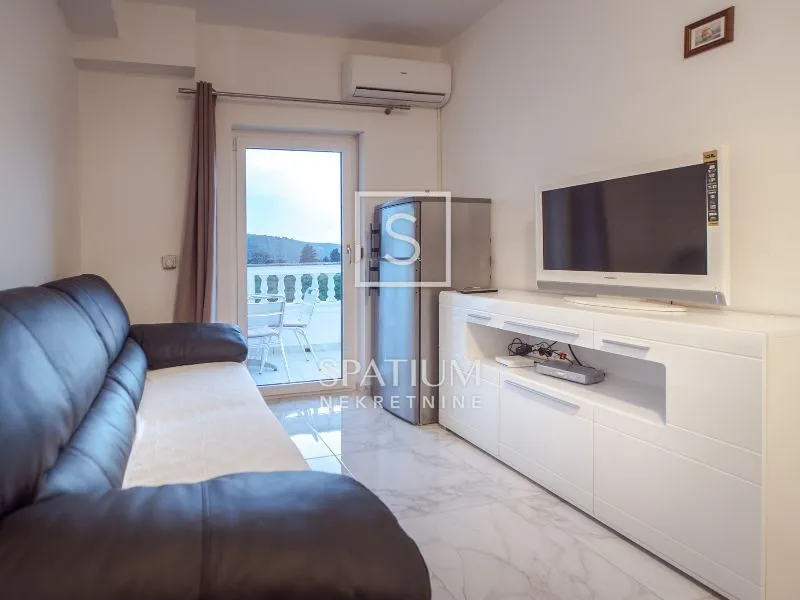 otok rab, kampor, etaža kuće s dva apartmana - slika 11