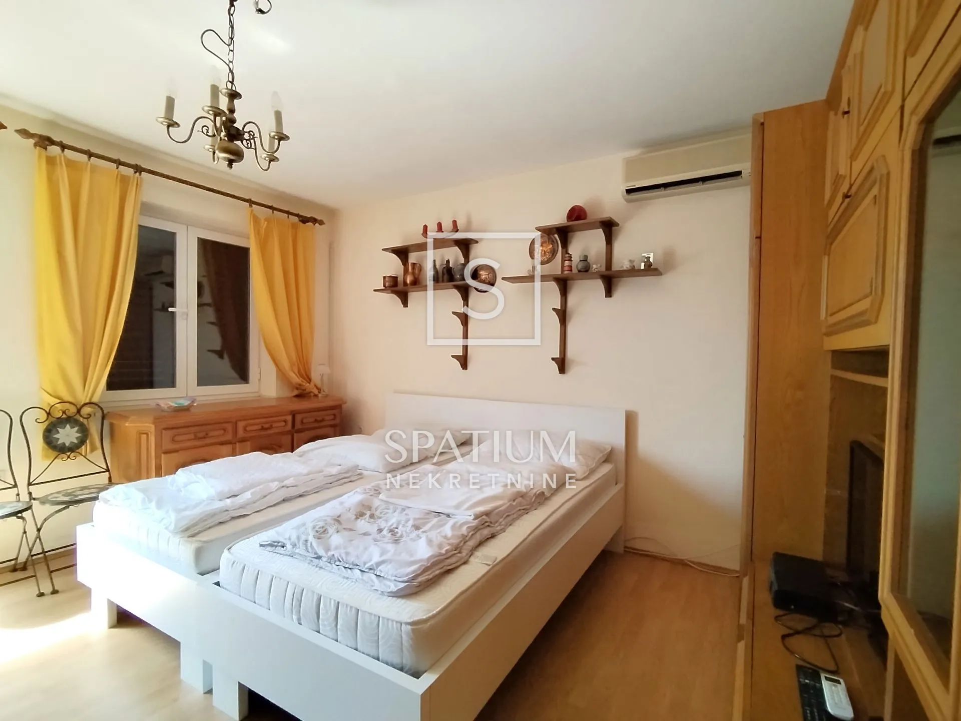 CRIKVENICA, KUĆA S GARAŽOM 30m OD MORA