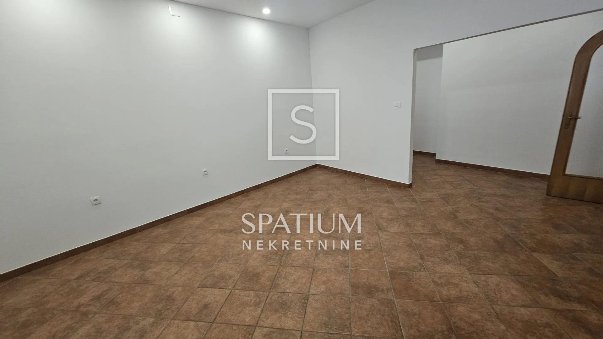 centar, novouređeni poslovni prostor u strogom centru - slika 8