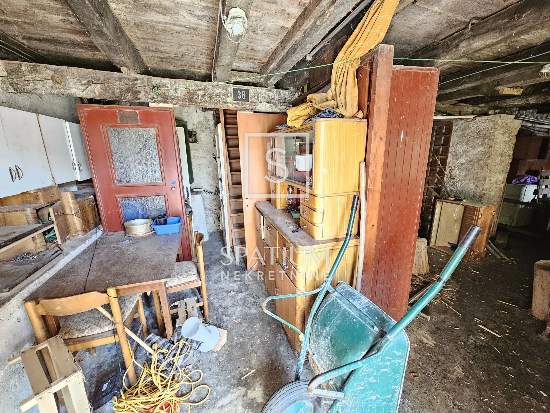 rubeši, kuća sa velikom okućnicom na odličnoj lokaciji - slika 10