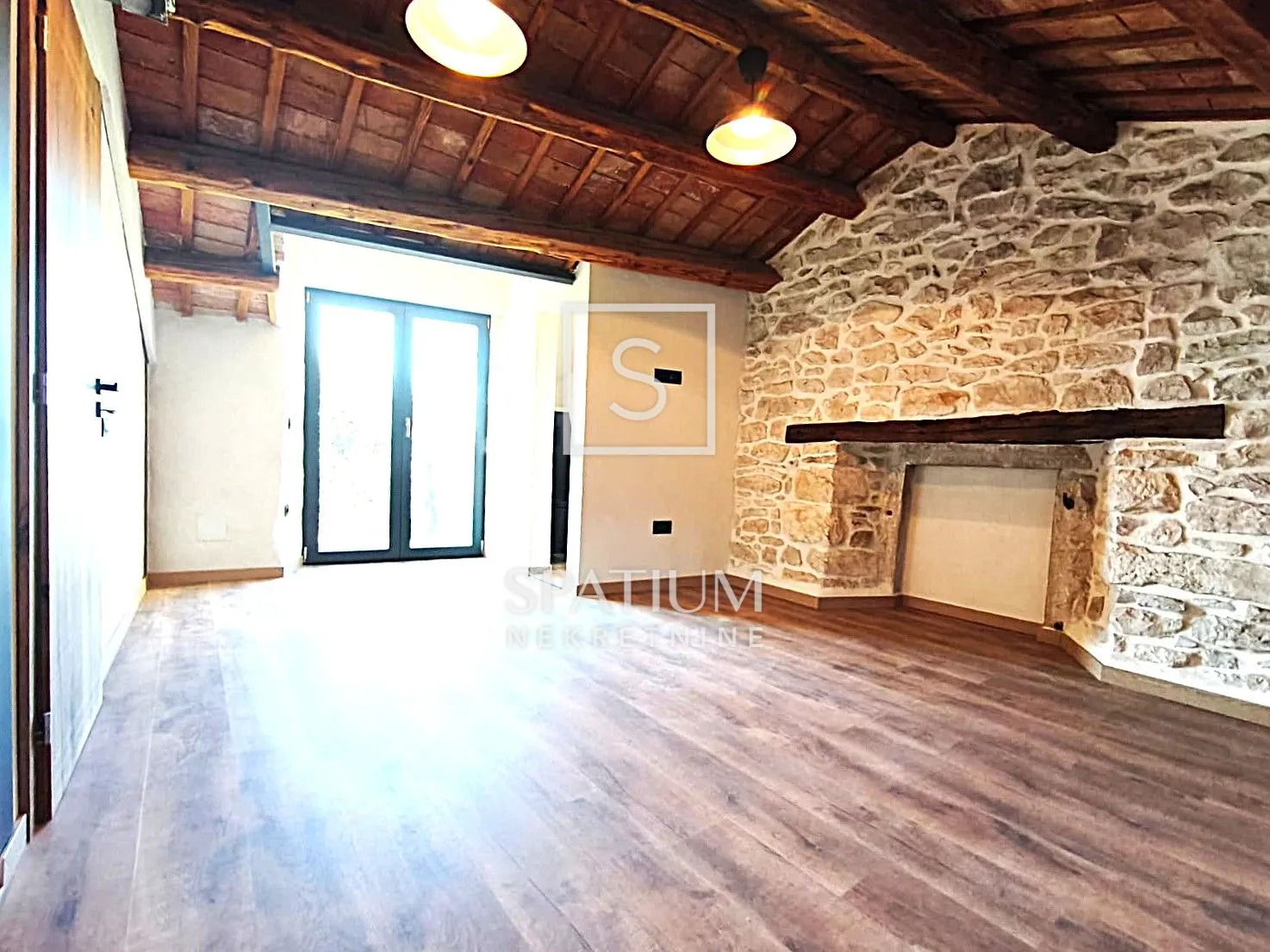 labin, nedešćina, adaptirana kamena istarska kuća - slika 7