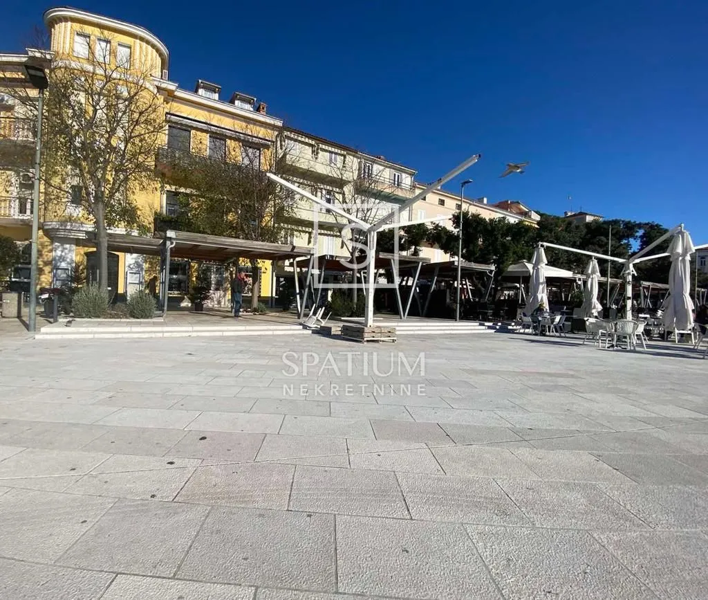 crikvenica, prvi red do mora u strogom centru - slika 6