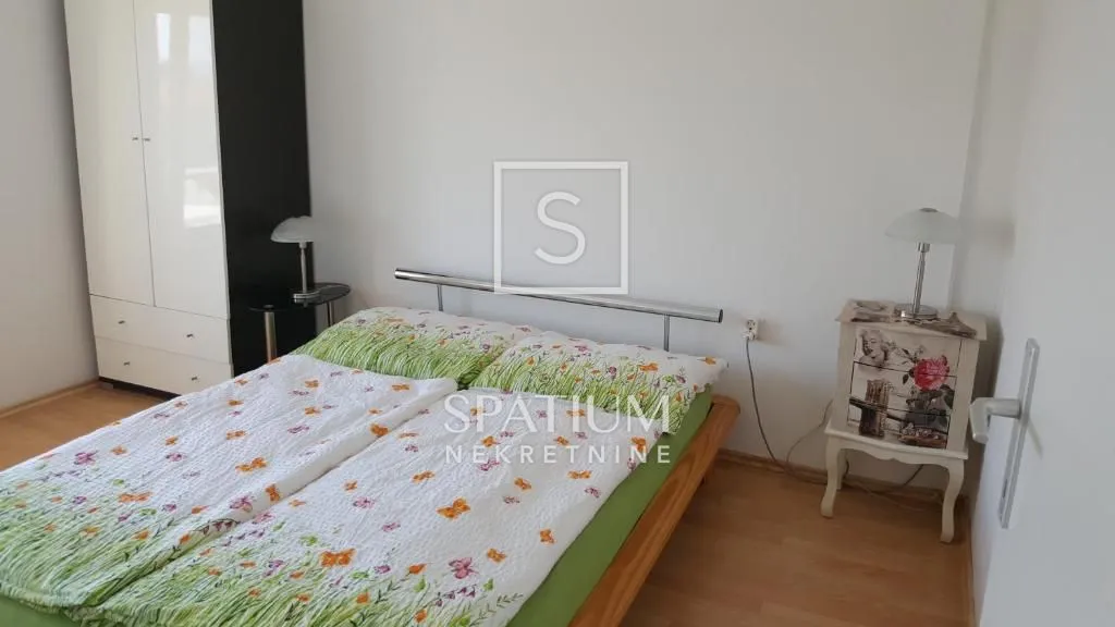 novi vinodolski, dvojna kuća s pet apartmana - slika 9