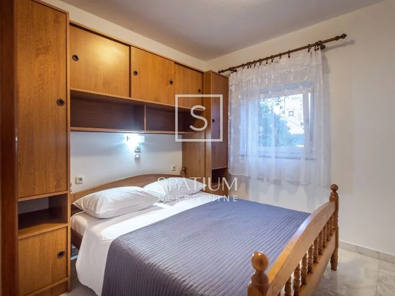 otok rab, kampor, etaža kuće s dva apartmana - slika 5