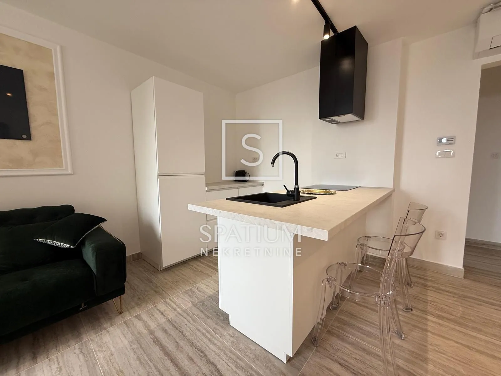 podmurvice, kuća s pet stanova i odvojenim studio apartmanom - slika 20