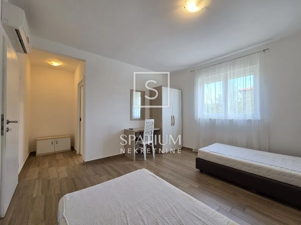 labin, okolica, kuća s bazenom i pogledom u blizini mora - slika 20