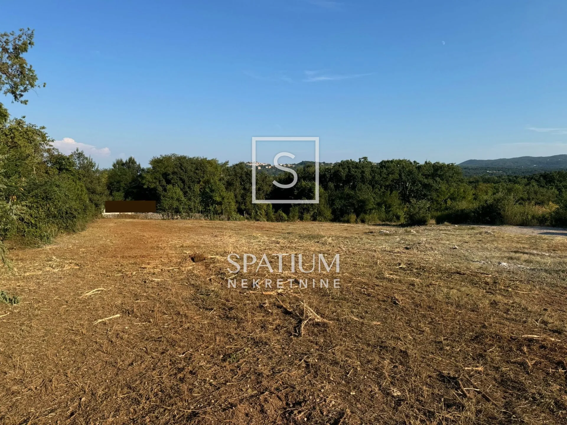 LABIN, GRAĐEVINSKO ZEMLJIŠTE 2000 m2