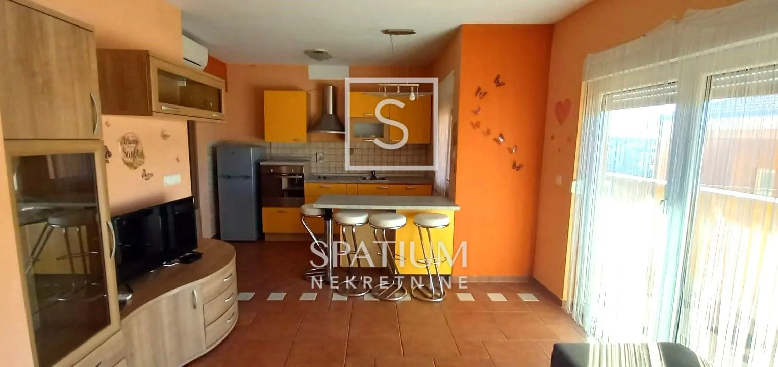 Pag, Novalja, Tri Apartmana S Firmom