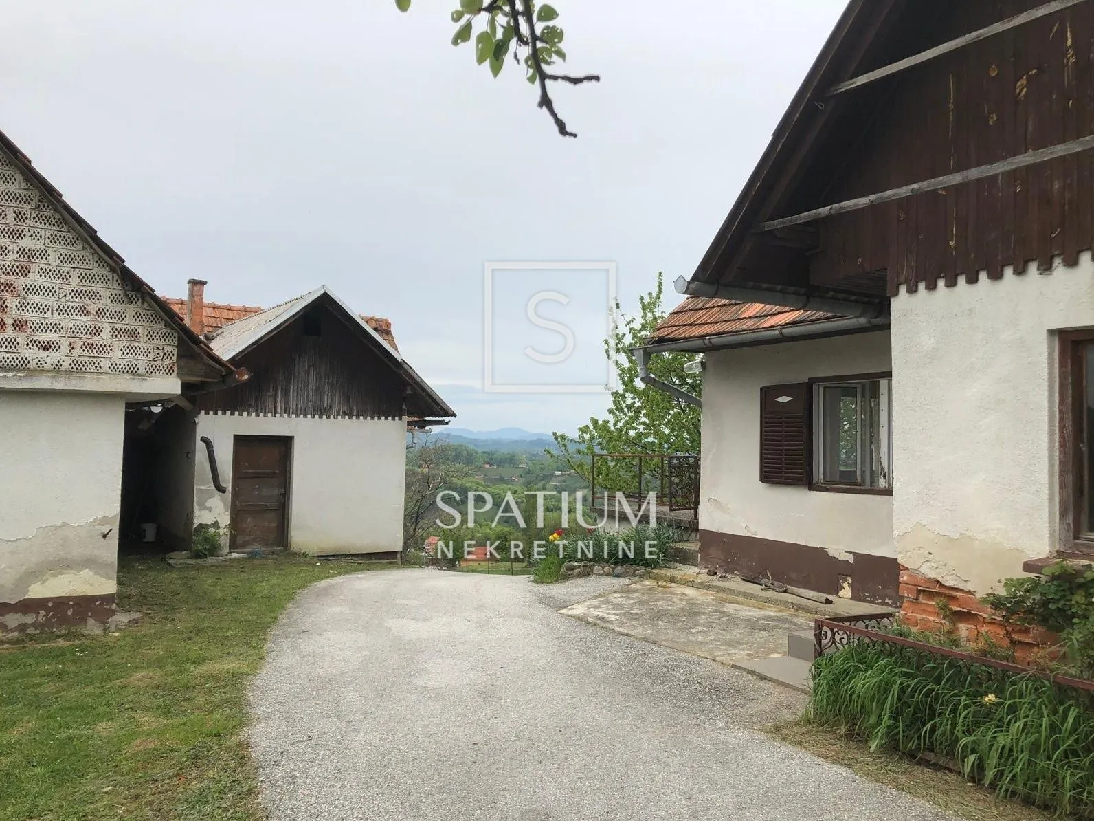 zlogonje, seosko imanje na brežuljku, za renovaciju - slika 3