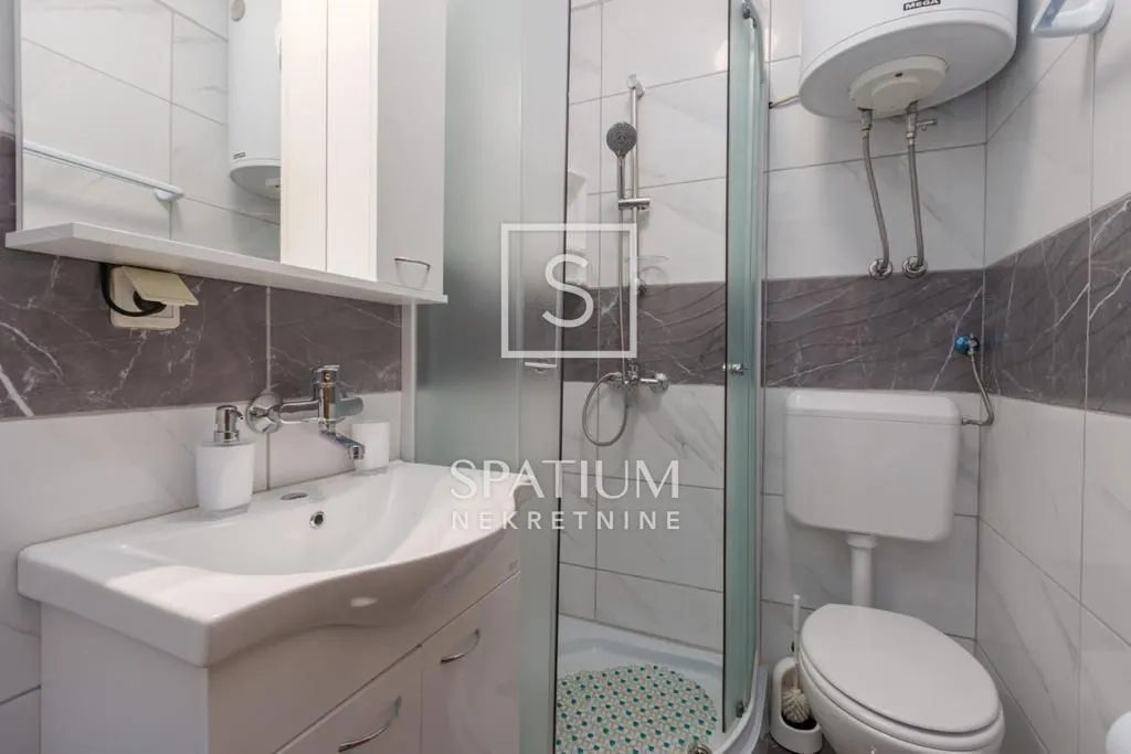 poreč, kuća s pet apartmana - slika 25