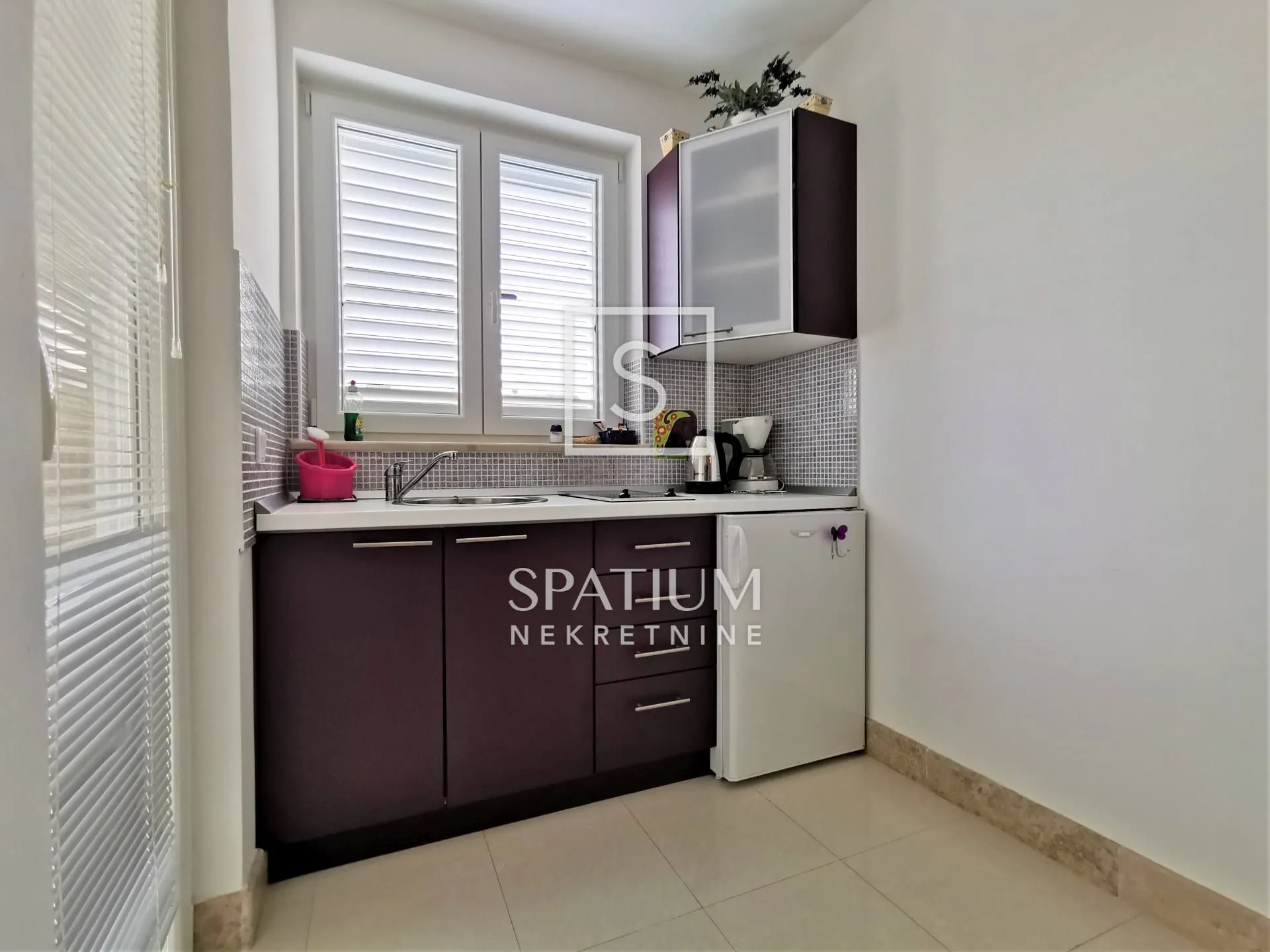 poreč, vila s 10 apartmana, bazen, 500 m od mora - slika 12