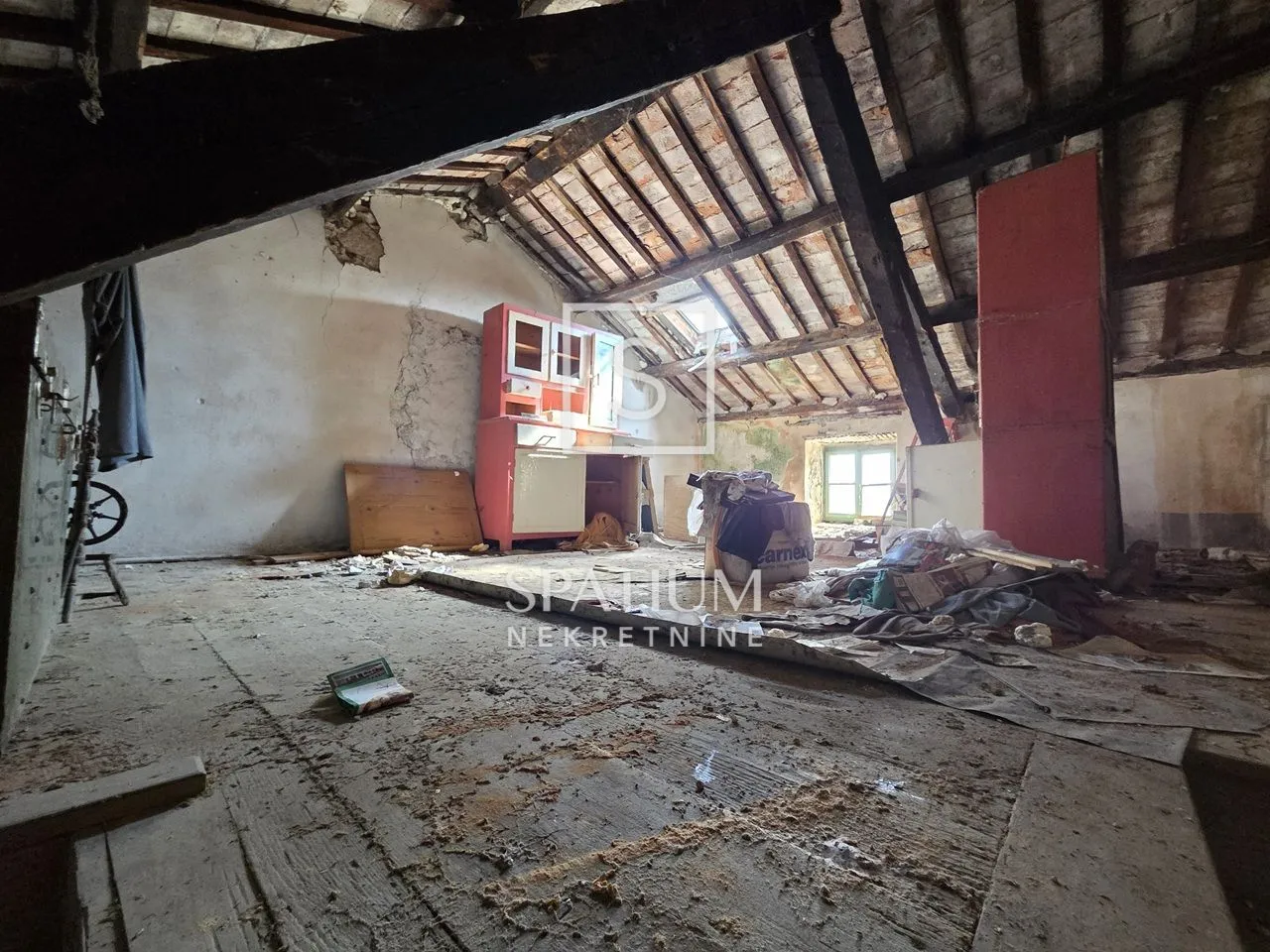 labin, kuća u nizu sa velikim zemljištem - slika 7