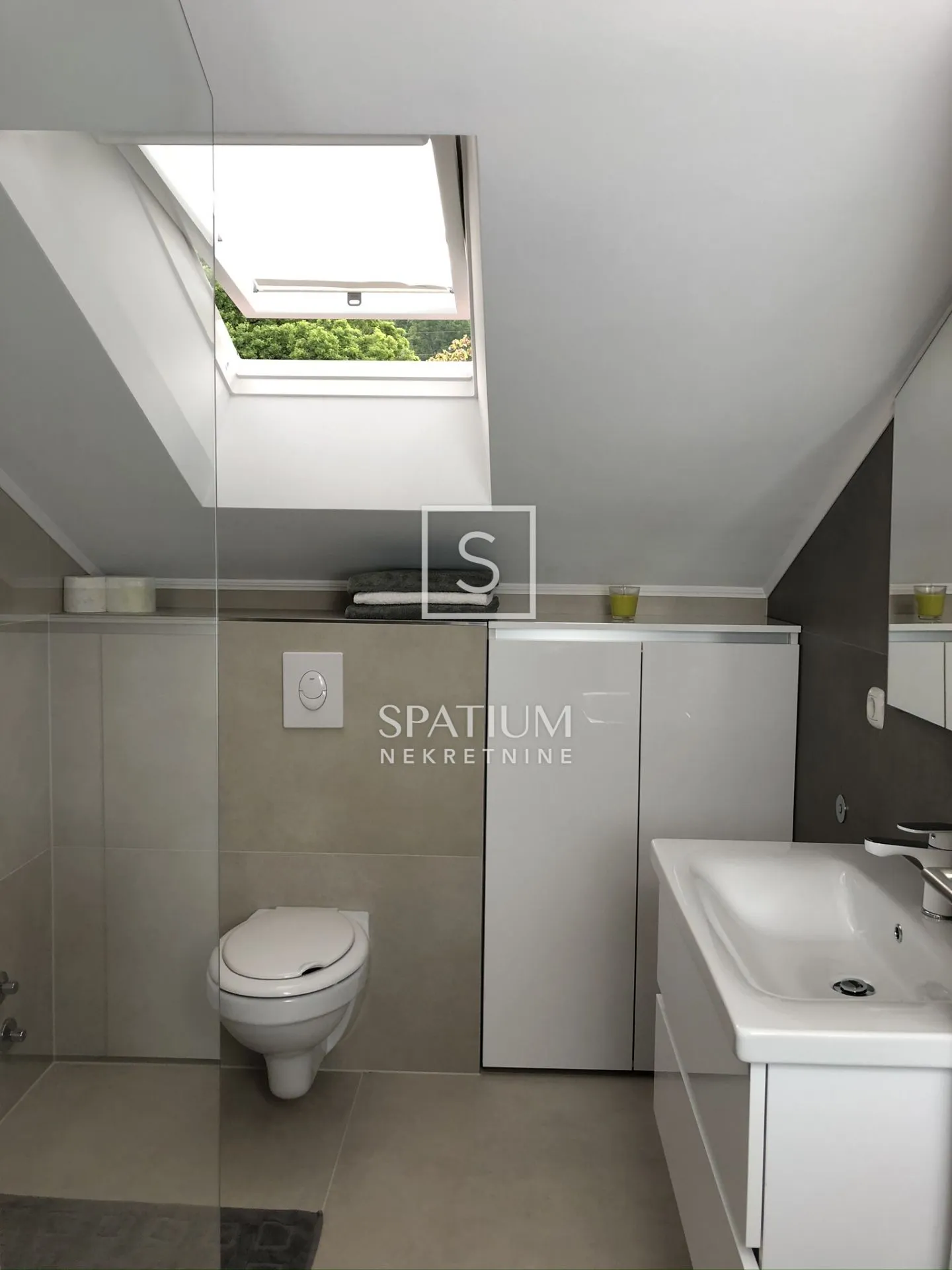 ika, oprić, kuća s osam apartmana i bazenom - slika 28