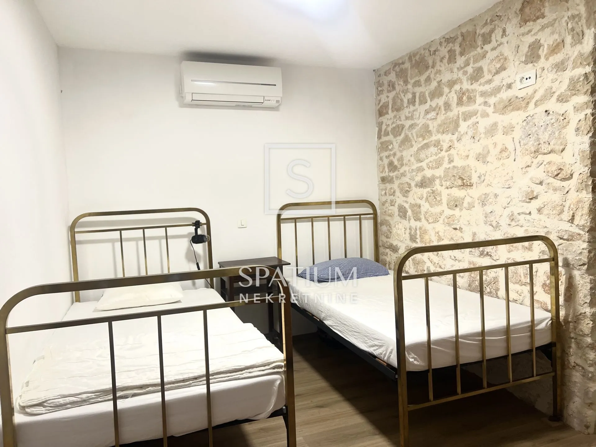 barban, kamena kuća u nizu - slika 12