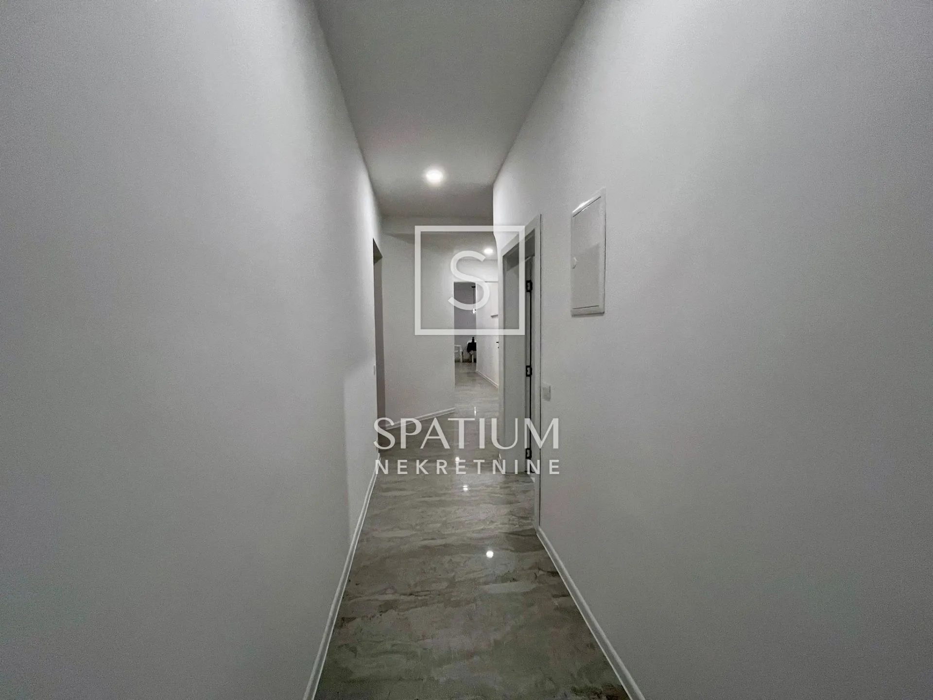 opatija, adaptirani trosoban stan - slika 27