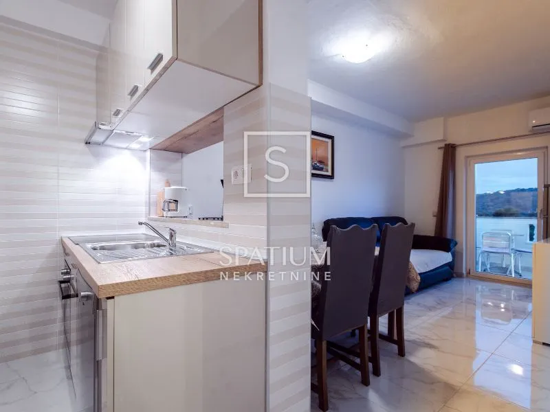 otok rab, kampor, etaža kuće s dva apartmana - slika 12