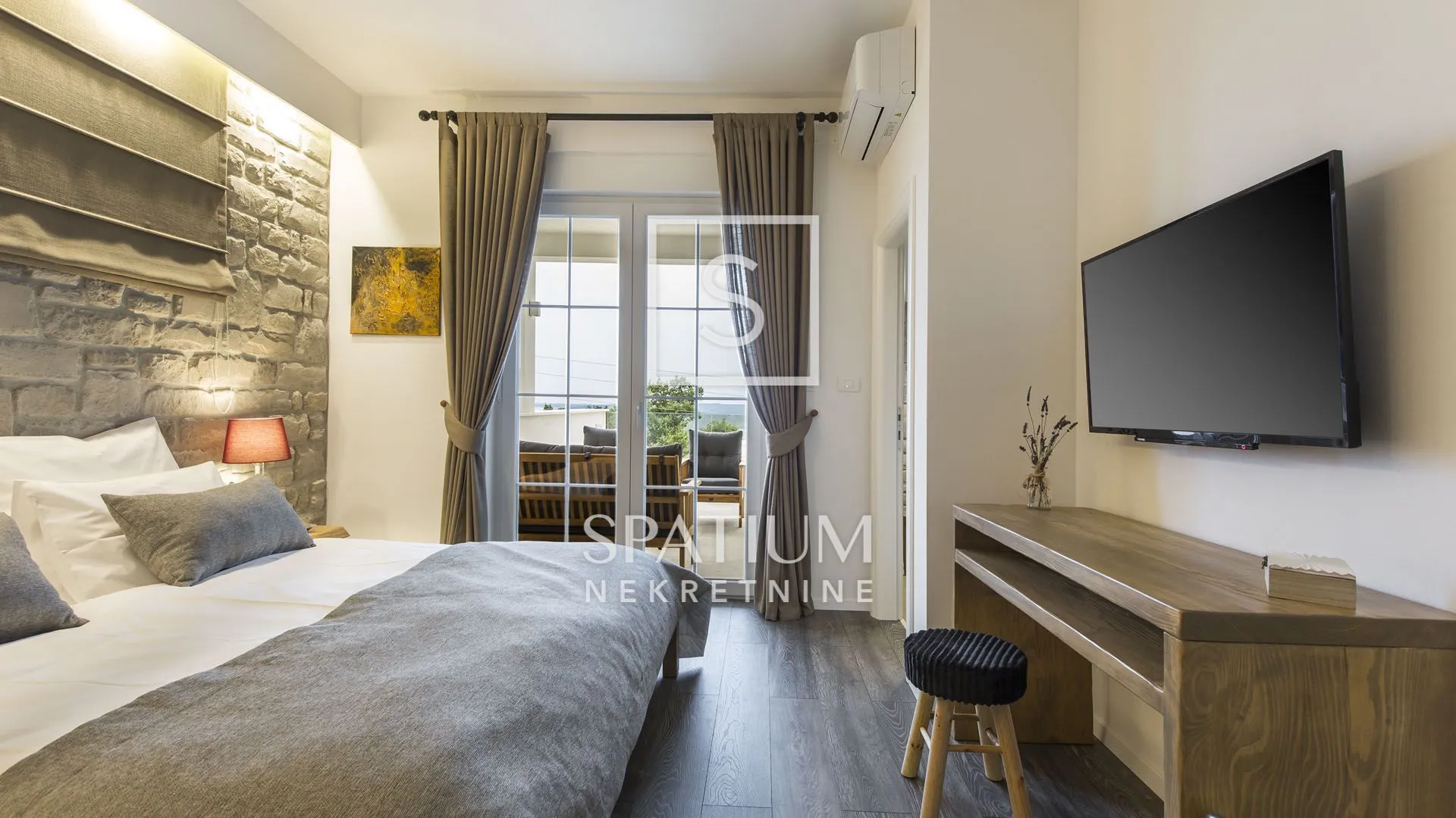 labin, luksuzna vila s wellnessom i pogledom na more - slika 11