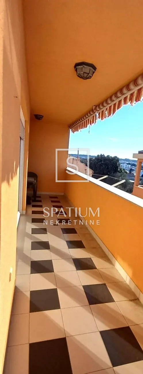 pag, novalja, tri apartmana s firmom - slika 13