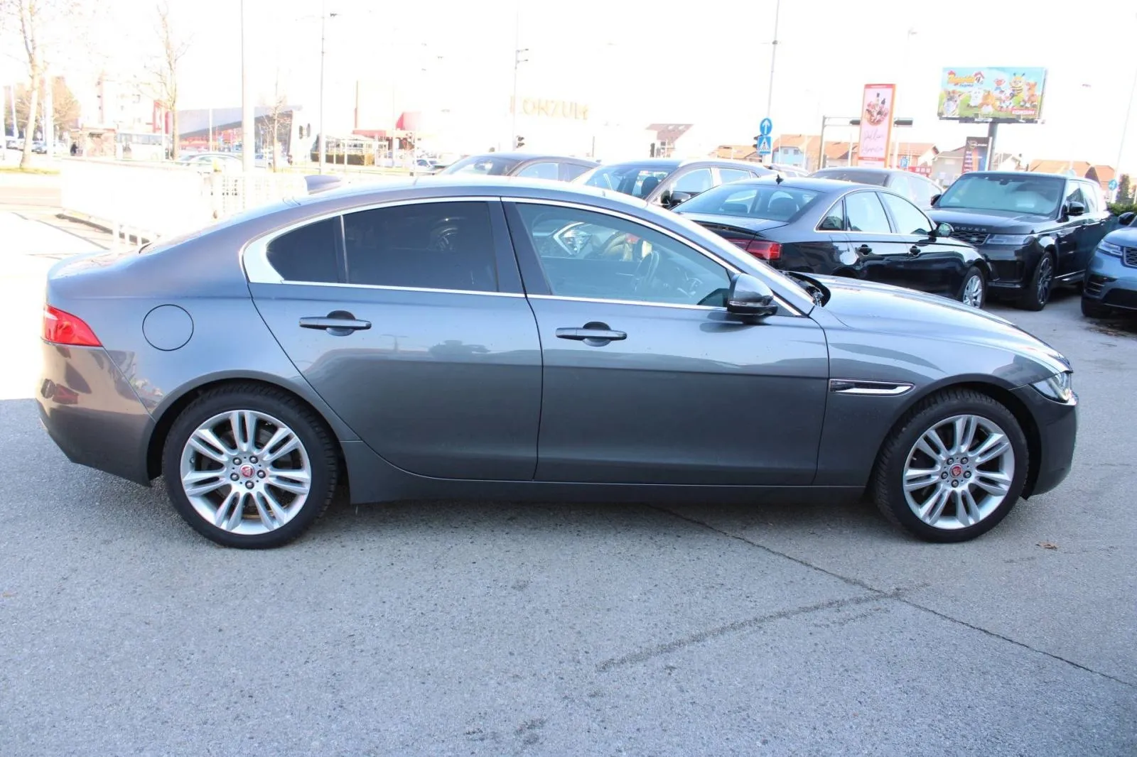 jaguar xe 2.0d awd automatik - slika 3
