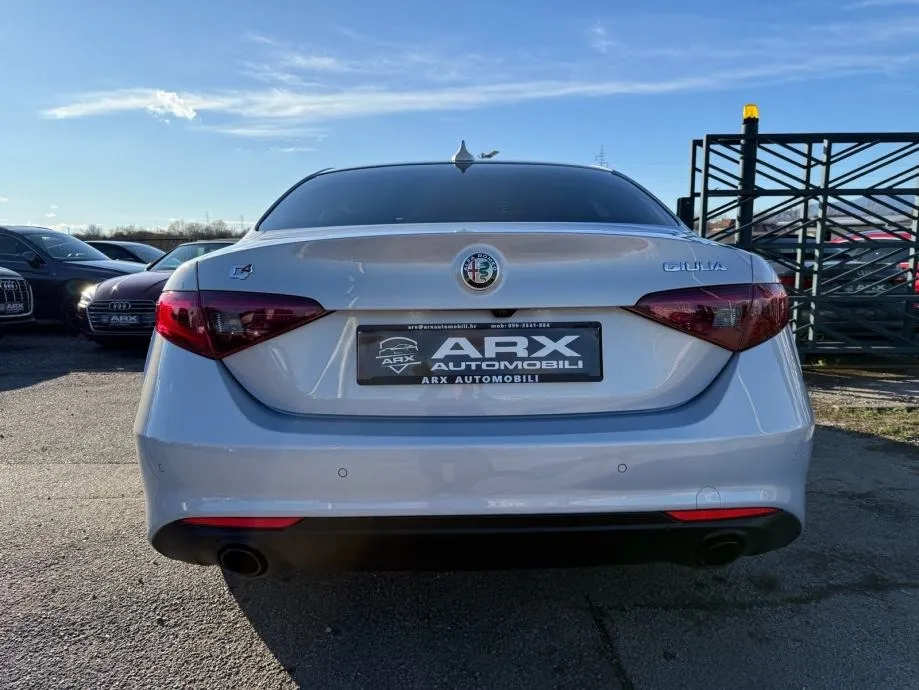 alfa giulia 2.2d automatik ti q4 210ks velika navi°kamera°koža°leasing - slika 7