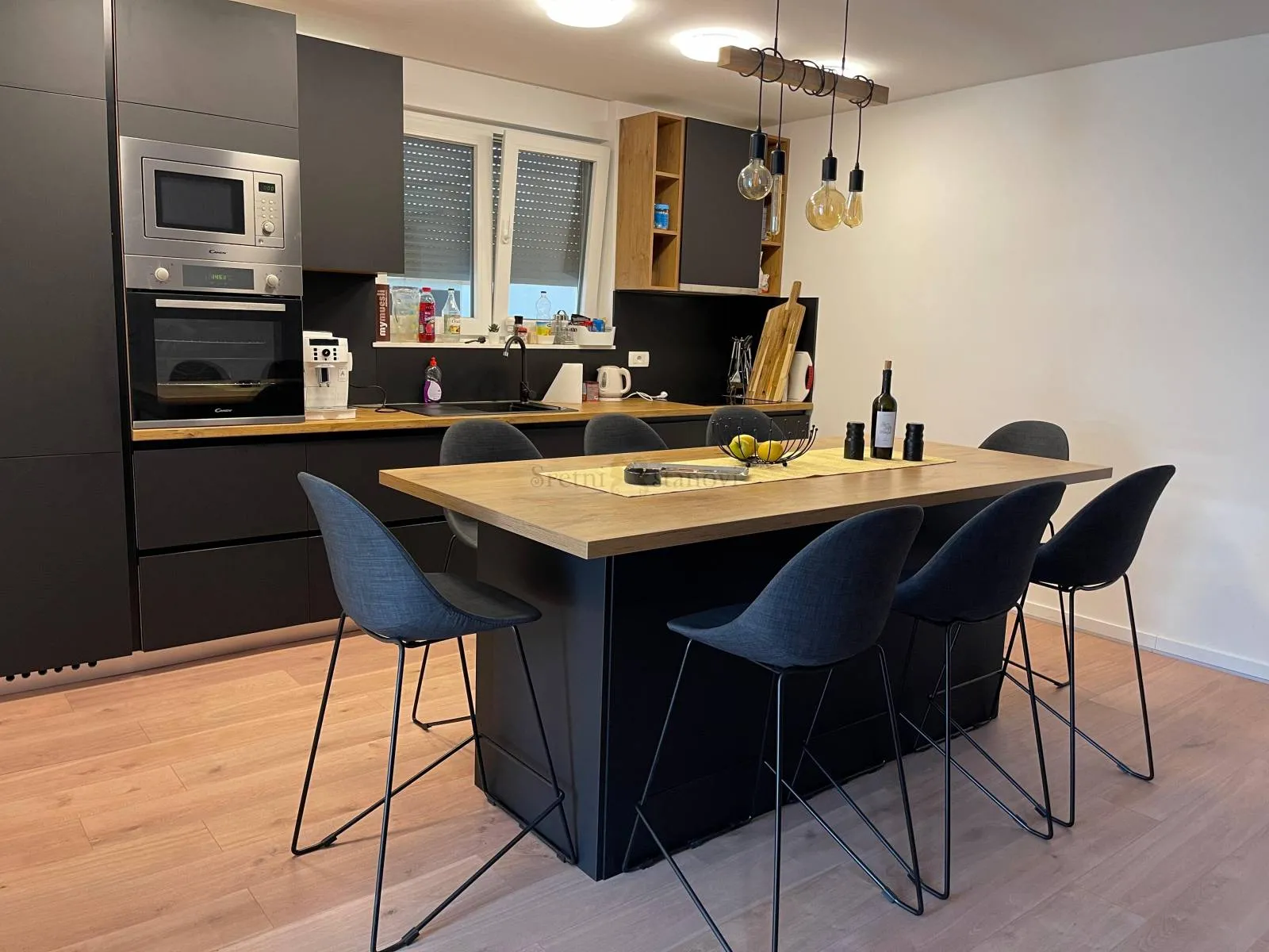 2 stana s bazenom Vodice, 2S+DB + garsonjera