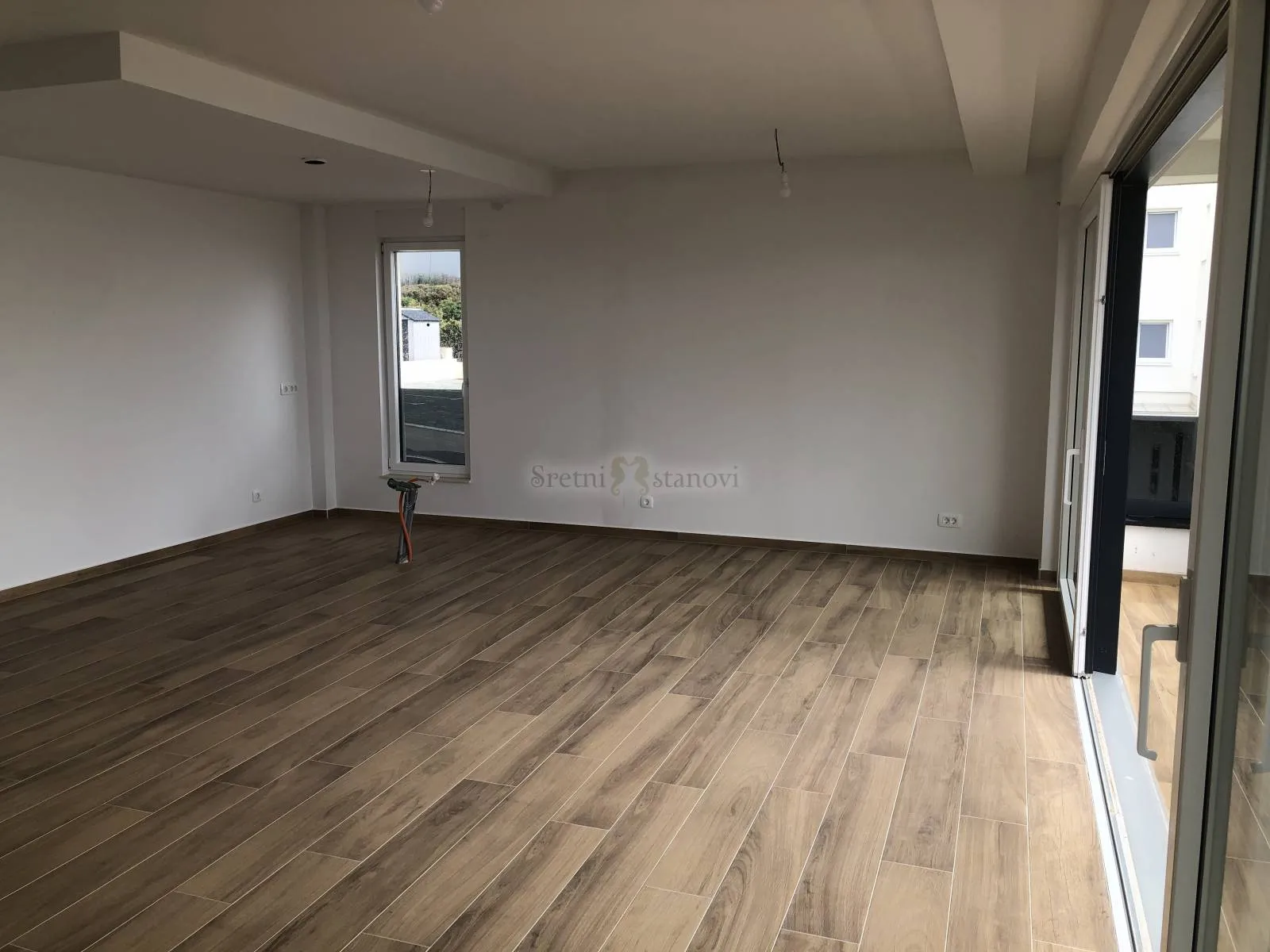 stan mandre 150m2, 3s+db , bazen , pogled na more - slika 11
