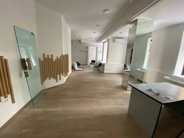 CENTAR Rijeka, 122 m2, moderan poslovni prostor za najam