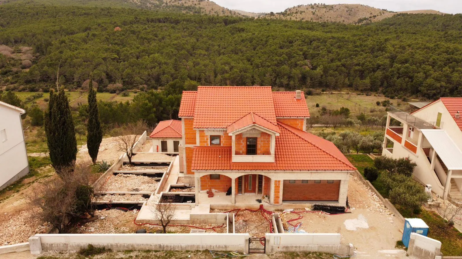 predivna, luksuzna kuća s pomoćnim objektom i bazenom - slika 15