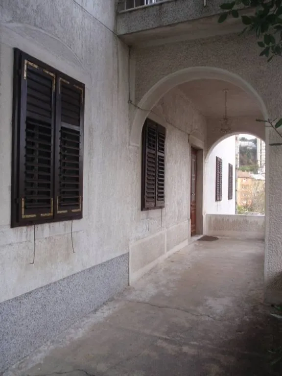 prekrasna vila na banderovu, 400m2 +okućnica - slika 2