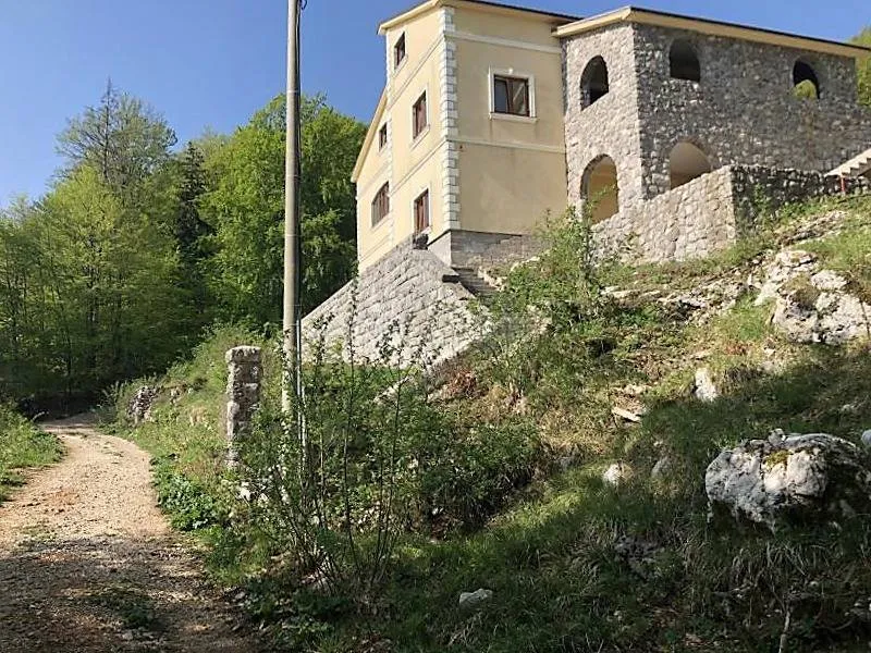 kuća, učka, pogled na more i zaljev, okružena šumom - slika 29