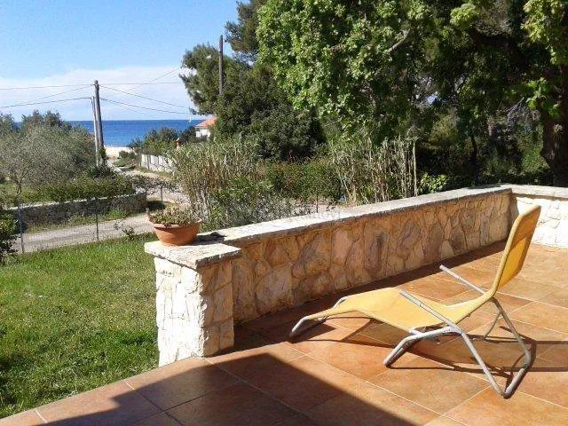 kuća 60 m od mora, ugljan - slika 3