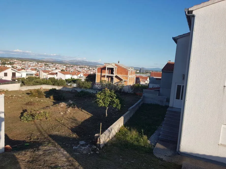 građevinski teren, vodice 1500m2 - slika 7