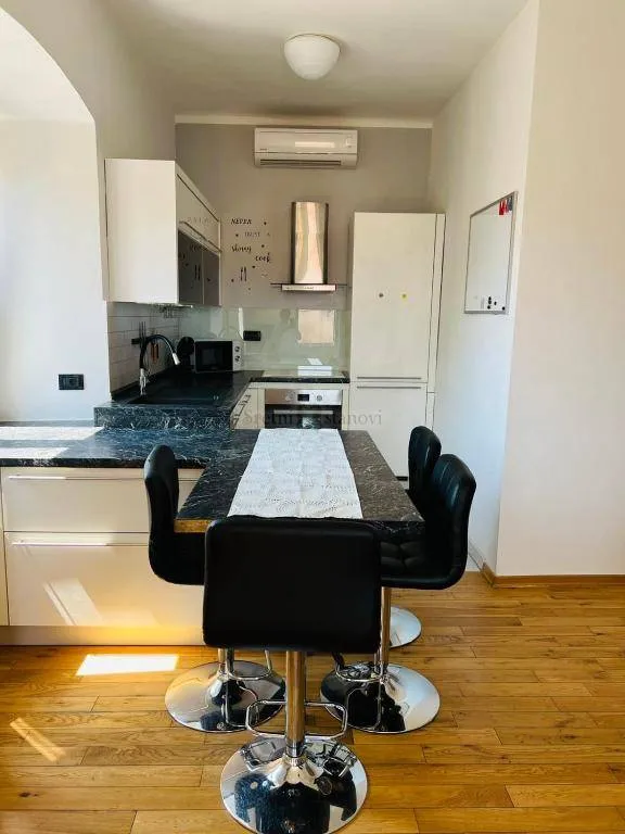 rijeka,strogi centar, najam, 53 m2, 2s+db - slika 8
