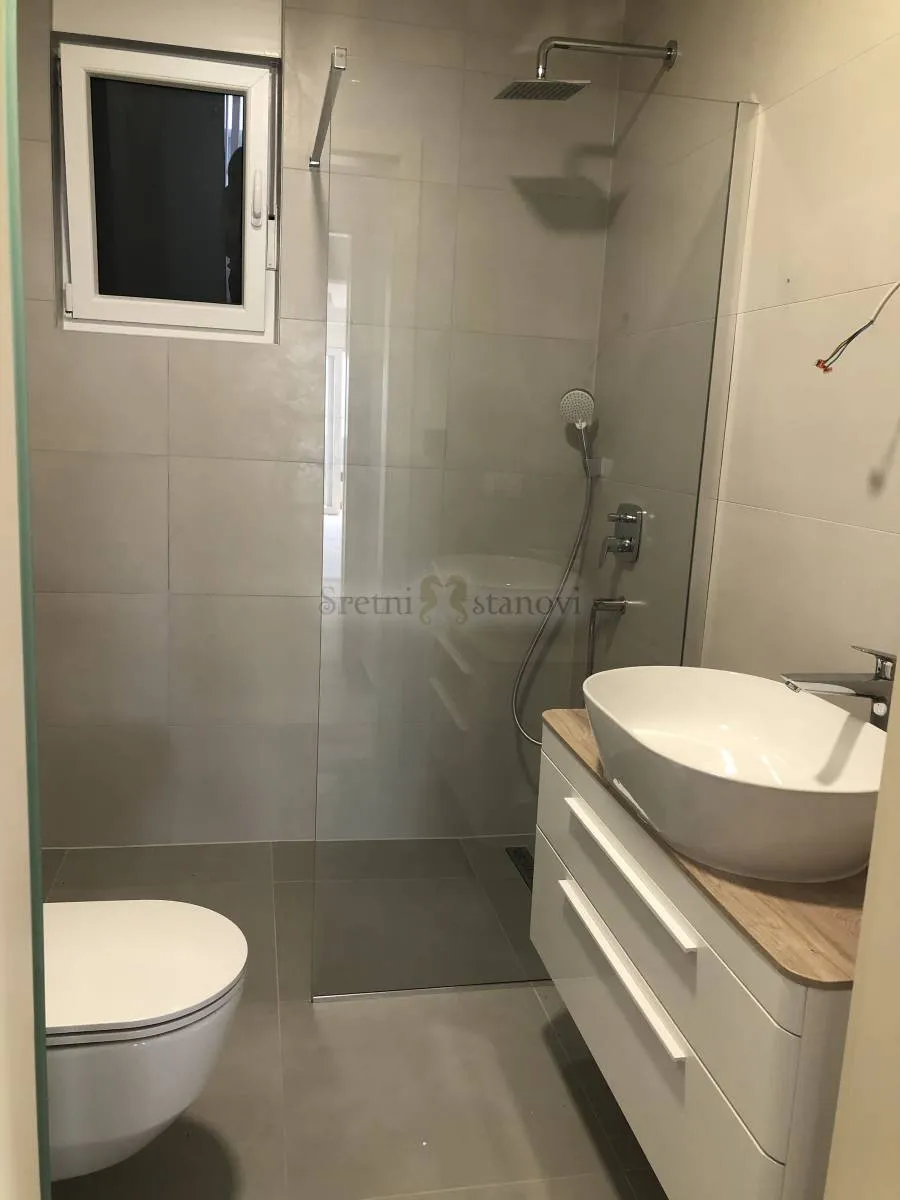 stan mandre 150m2, 3s+db , bazen , pogled na more - slika 18