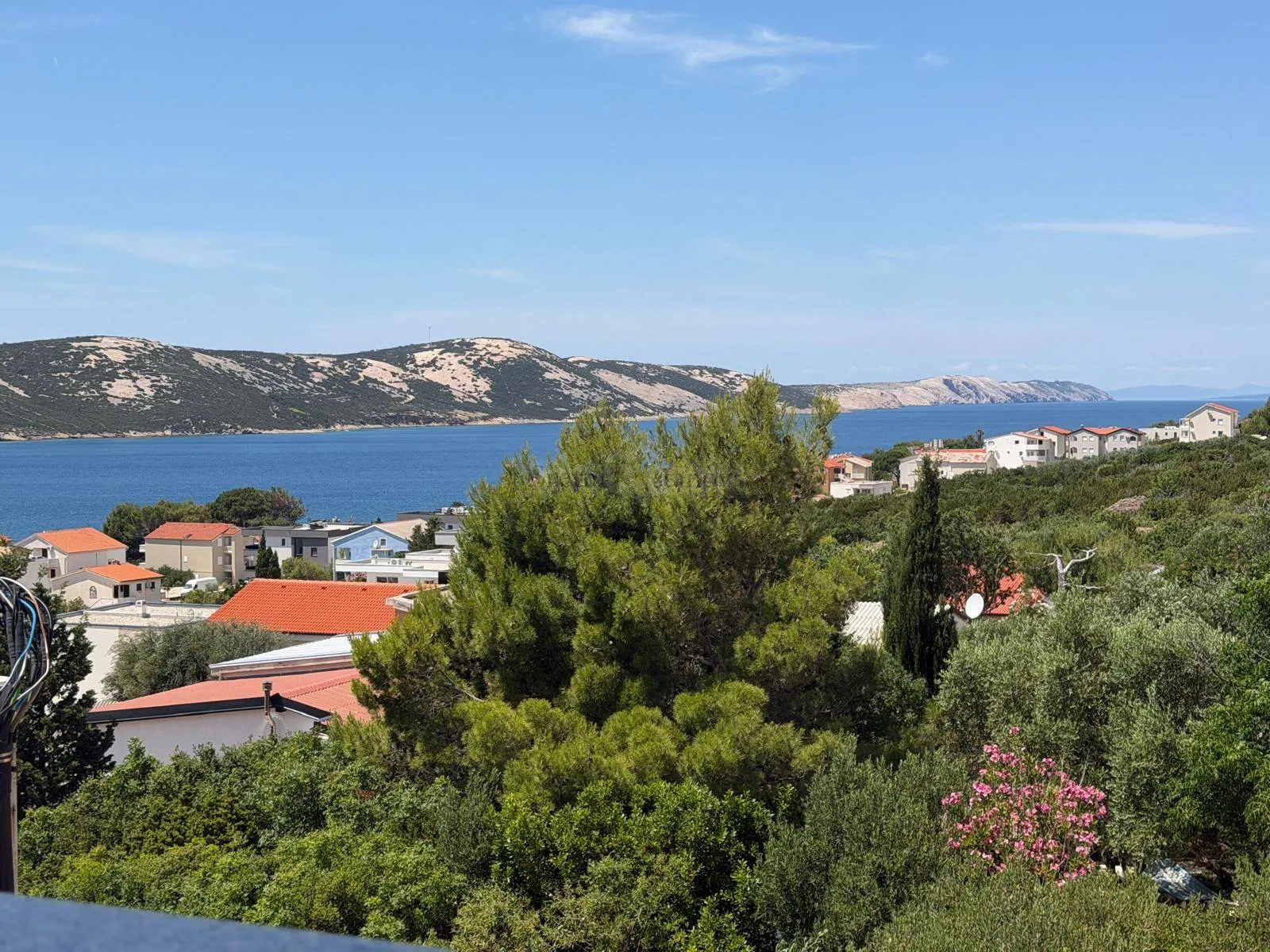 stara novalja, kuća sa 7 apartmana + dodatni objekt, prilika za investiciju - slika 2