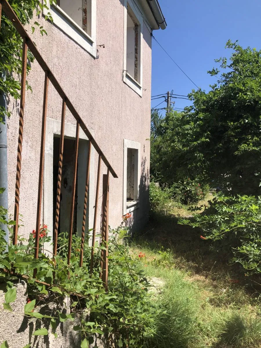 pobri, starina na parceli od 700m2 pogled na more - slika 8