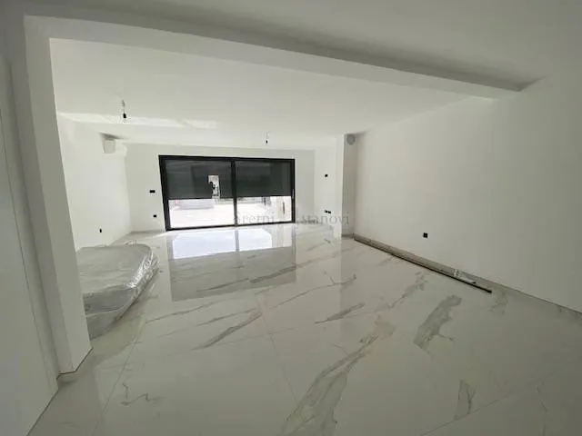 kuća, pobri,171 m2, bazen, tri parkirna mjesta - slika 2