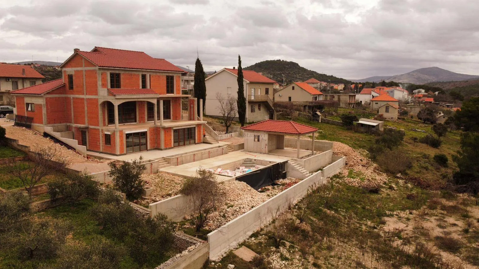 predivna, luksuzna kuća s pomoćnim objektom i bazenom - slika 13
