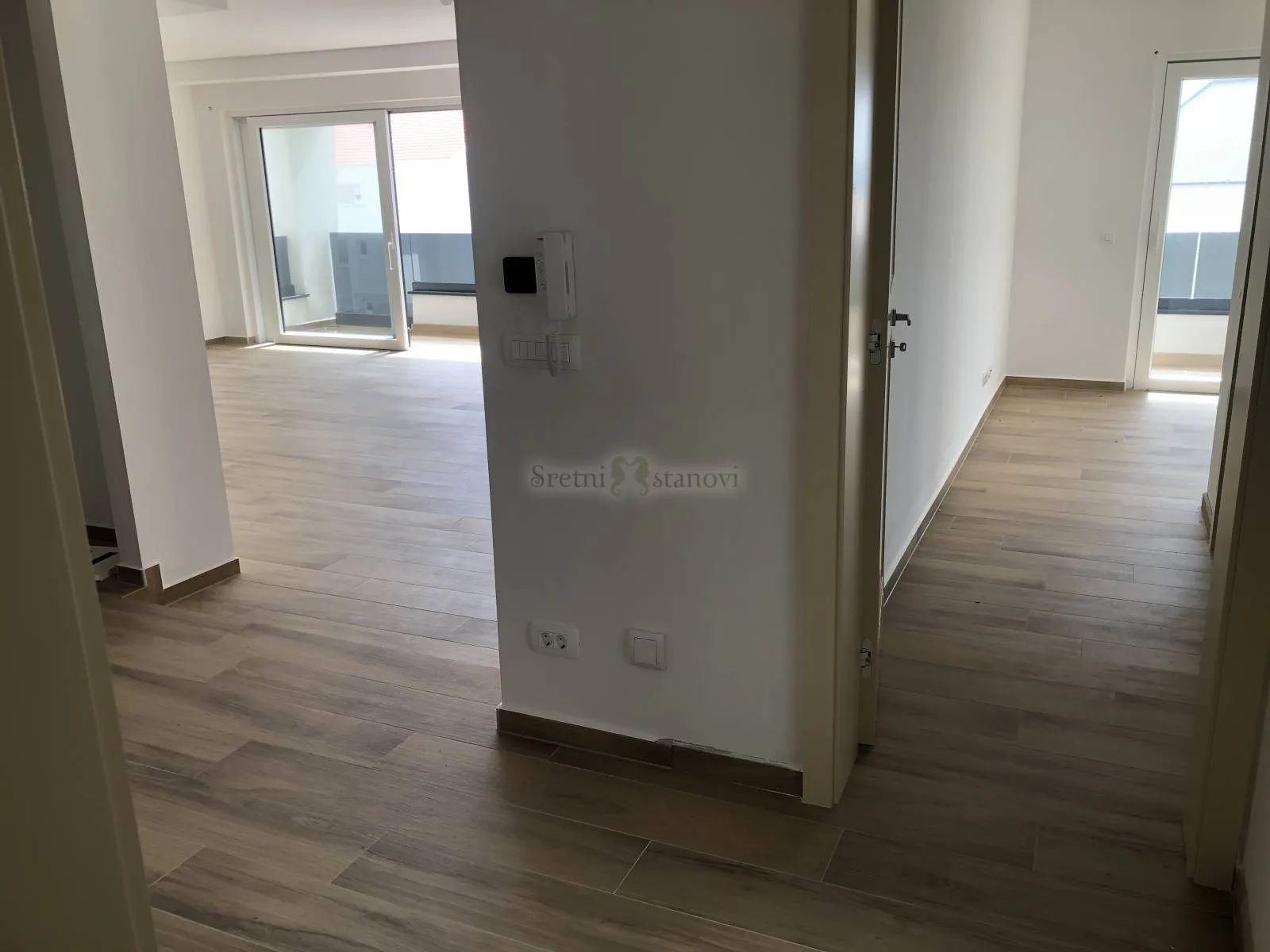 stan mandre 150m2, 3s+db , bazen , pogled na more - slika 21